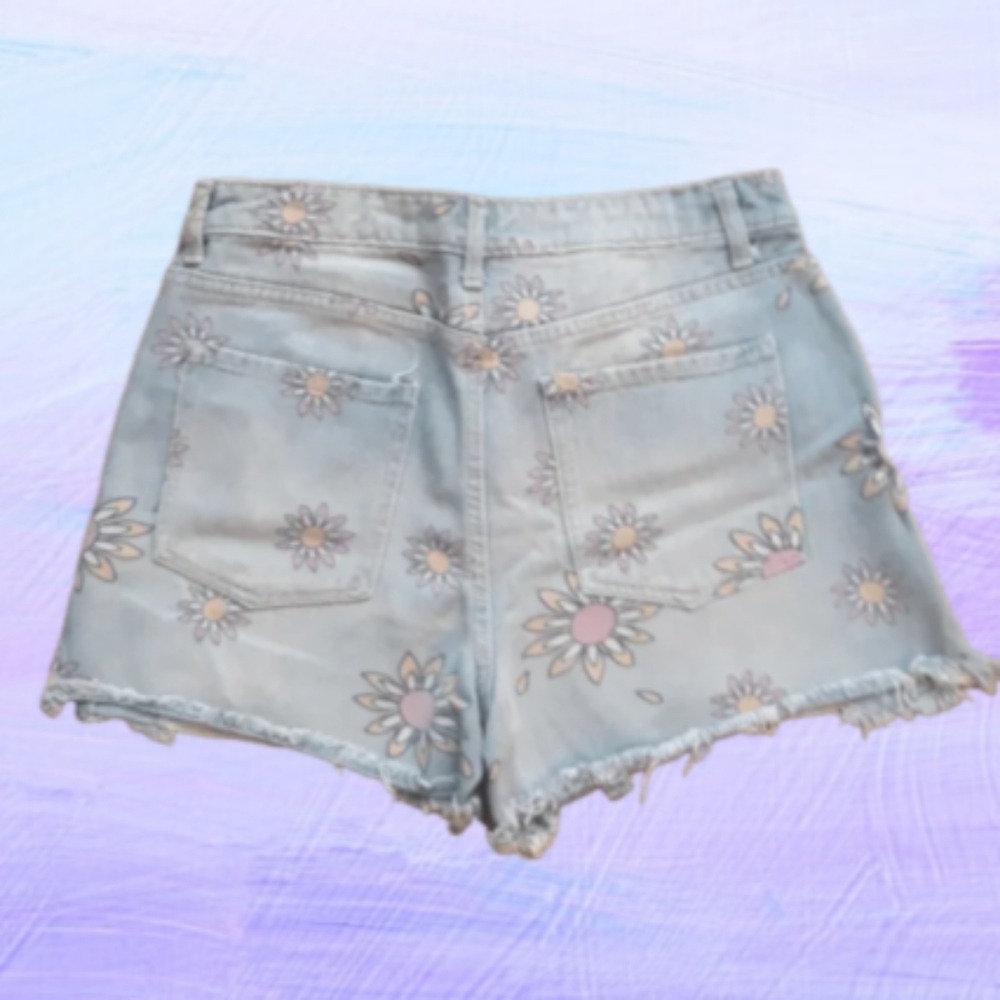 No Boundaries Daisy Distressed Jean Shorts / Junior's 9 Waist 28" Flower Shorts - Picture 2 of 14